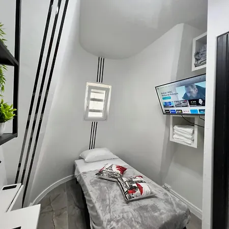 Bastille Bercy Gare De Lyon Climatisee 9m2 Ideal 1 Pers ,max 2 Pers Apartment